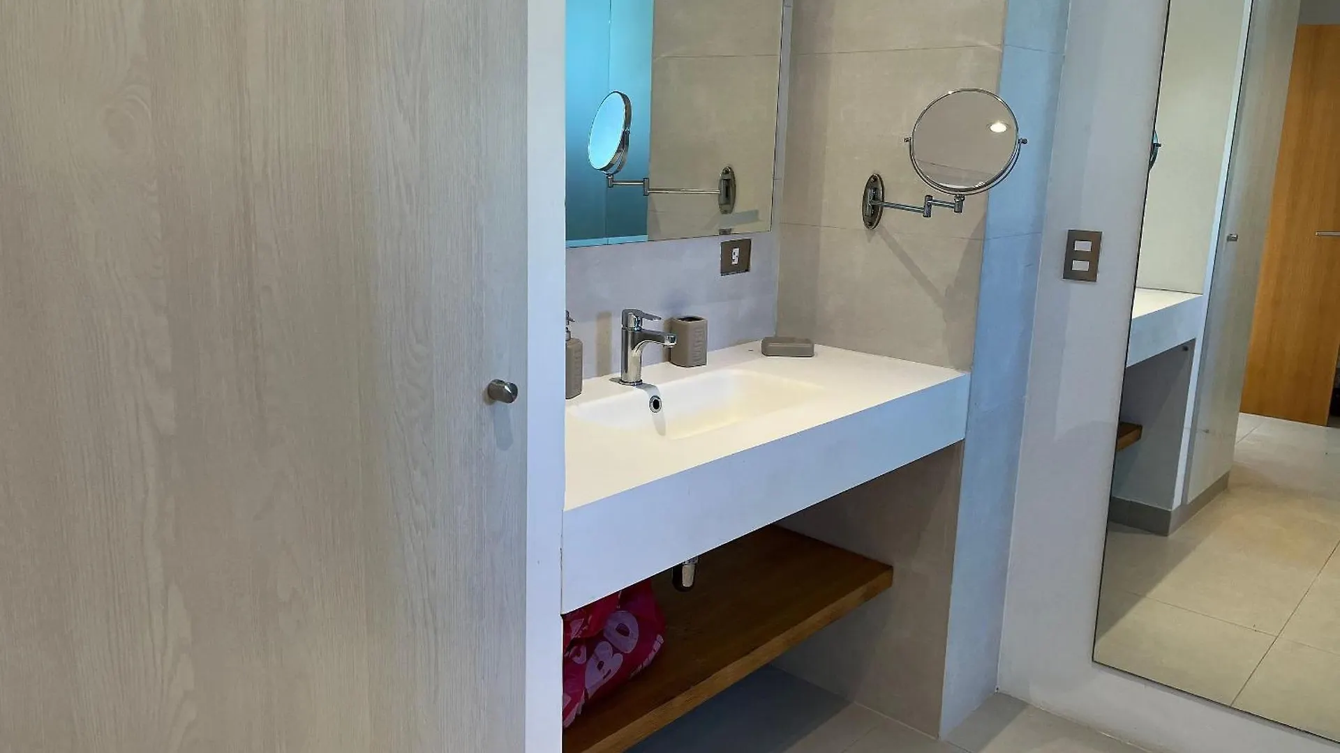 Beach Garden Ground Floor Condo, D1 푼타 카나 아파트